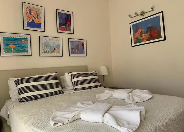 Athenian Cozy !!! By Gela