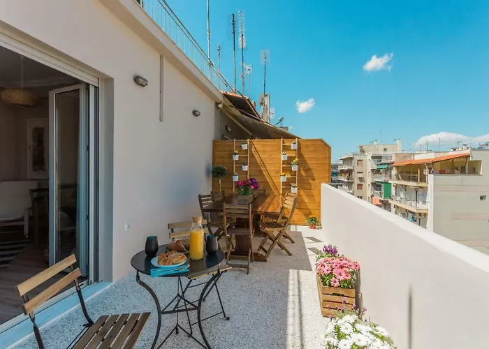 100M2 Luxury Apartment In The Heart Of Athens - Living Stone Emerald